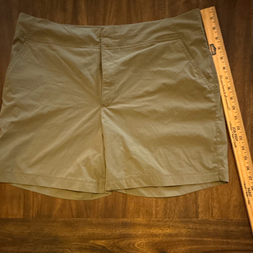 Columbia Green Chino Shorts Womens 16 Regular Solid Logo Flat Front 6in Inseam